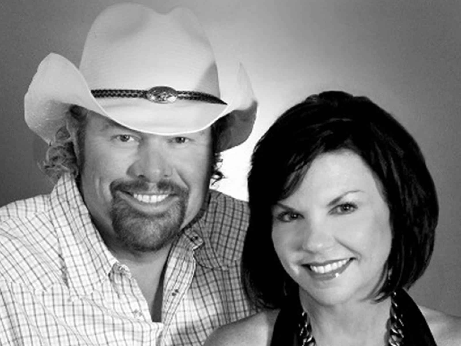 📚History of Toby Keith & Tricia Covel's Relationship- Happy American Couple